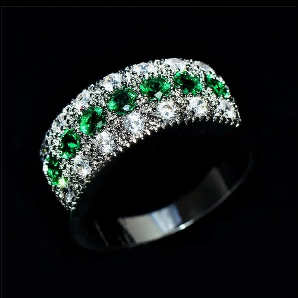 Emerald Silver Band Ring - NEW - SIZE 7
